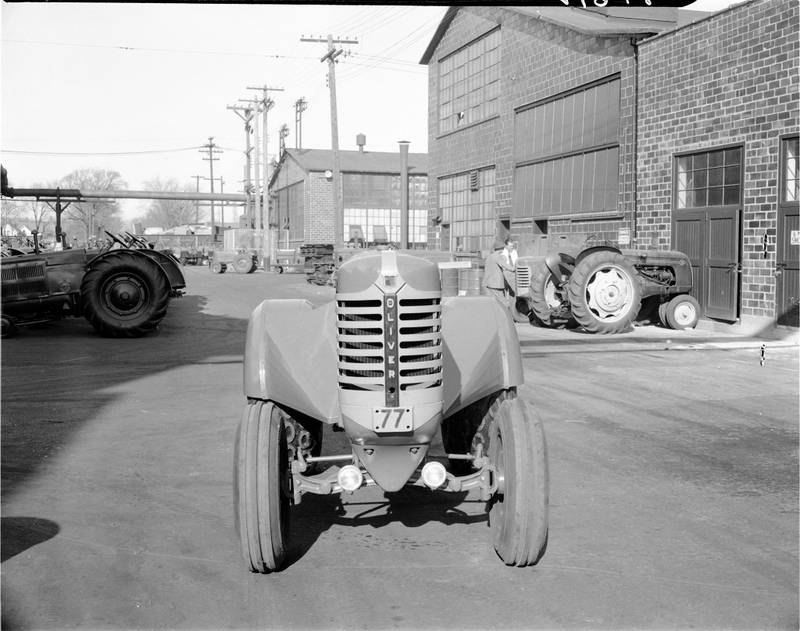 Illustration for article titled Old Tractors